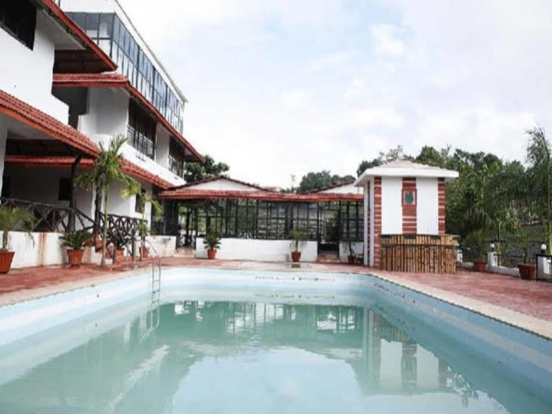 Sky Blue Resort Lonavala Esterno foto