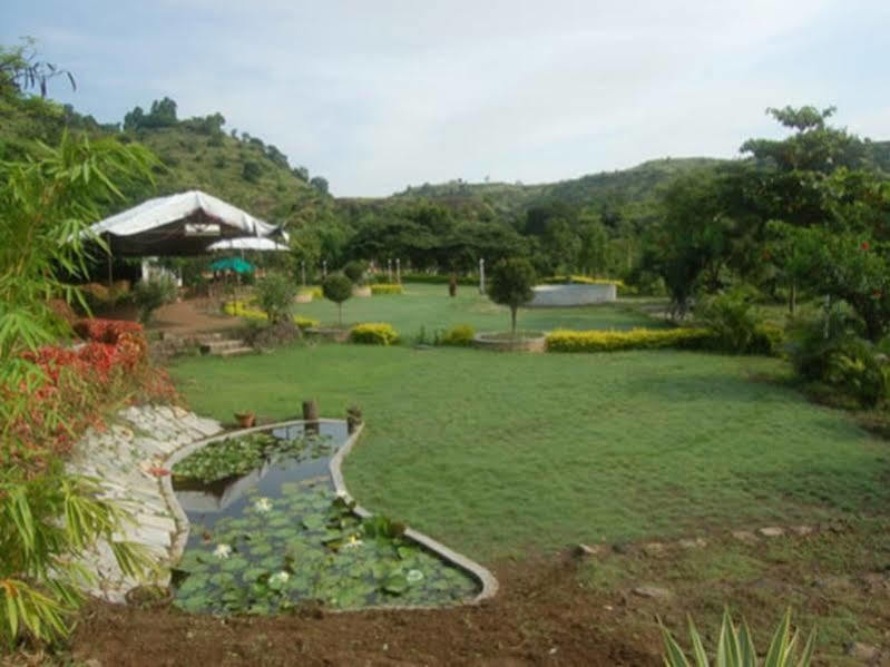 Sky Blue Resort Lonavala Esterno foto
